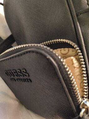 Guess Los Angeles Crossbody Bag with Small Front Zip Pocket